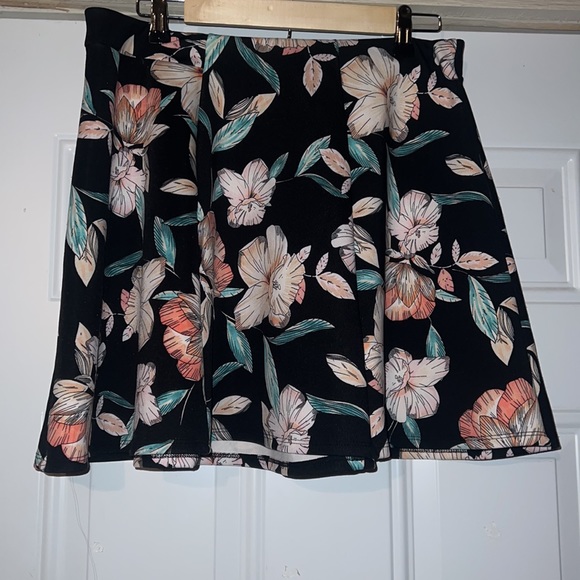 Decree floral skater skirt size XL with free top - Picture 2 of 11